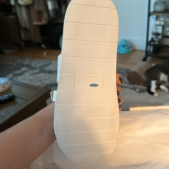 White waterproof leather sandal slides with buckle, Size 9 women’s - Picture 3 of 4